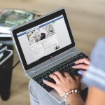 njo-njega-ona-on-spoznaj-facebook-laptop-zmenki
