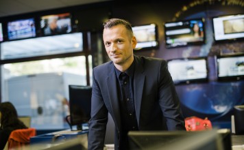 Simon Vadnjal: Ljubezen so metulji v trebuhu