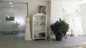 Poročni salon White Couture prinaša poročno svežino in novo svetovno priznano znamko poročnih oblek Pronovias - White one na slovenski trg. Vir: White Couture