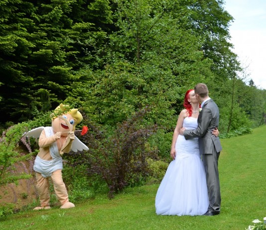 Najina zgodba 2015: Zmagovalca ona-on.com natečaja sta se poročila