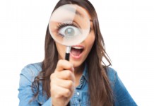 On živi tukaj in zdaj, ona pa že vidi jutri