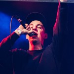 Zmenek_na_slepo_ona-on-258_foto_Marko_Delbello_Ocepek