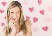 Si za romanco? ona išče njega na ona-on.com