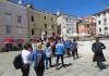 FOTO: Pomladno potepanje ob obali med ljubitelji sonca