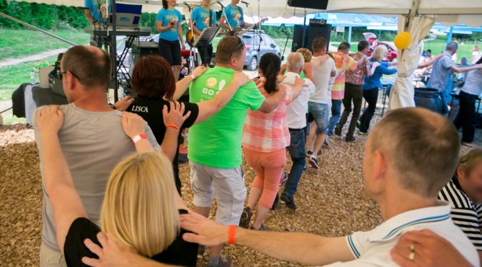 FOTO in VIDEO: Spoznavni piknik – Avto zmenki, palačinka party, ples in dobra družba!