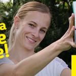 tina-podarja-mobilne-telefone