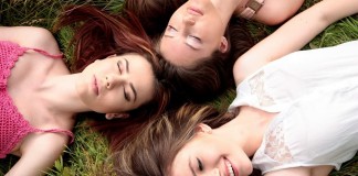 Zakaj je življenje po koncu zveze lažje s prijatelji?