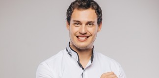 VIDEO: Dejan Vunjak ~ Pel na poroki para, ki se je spoznal na ona-on