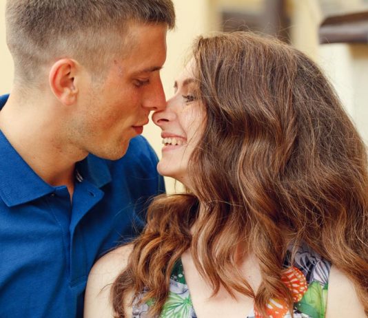 Kaj narediti na koncu prvega zmenka – poljub, seks ali nič?