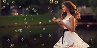 Mamin sinko in očkova punčka ona-on-zmenki-mamin-sinko-očkova-punčka