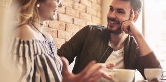 ona-on-zmenki-podnapisi-za-moske