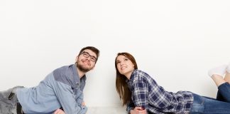 Je bolje, da sta si fant in punca podobna ali različna? ona-on-zmenki-podobna-različna