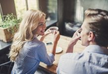 Kdaj “bele” laži prestopijo mejo in kako to prepoznati ona-on-zmenki-prijatelja
