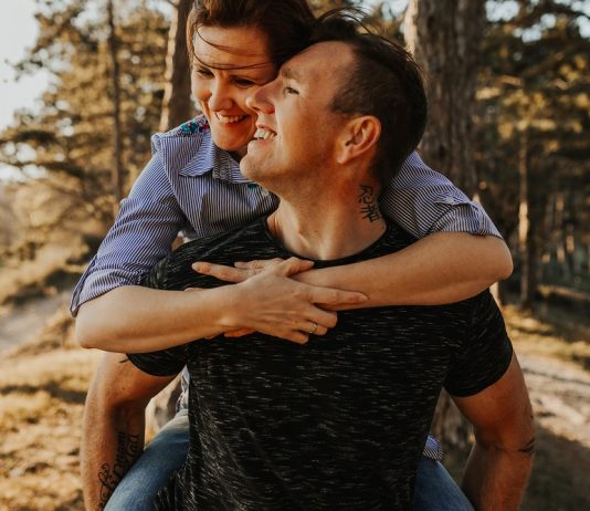 Še iščeš ljubezen? Preveri TO! Iskanje partnerja preko spleta pripeljalo do Sanjske poroke 8 <3