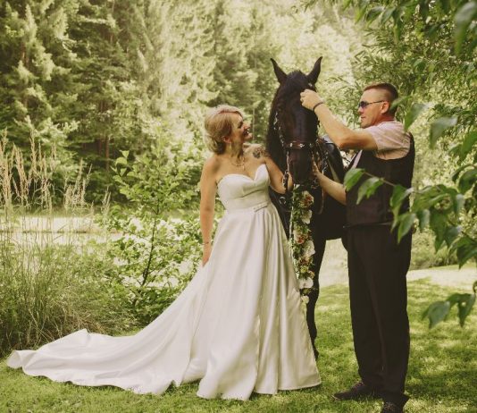 FOTO UTRINEK: Sanjska ona-on poroka in veliko presenečenje za … Sanjska ona-on poroka