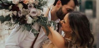 Z rožami do njenega srca