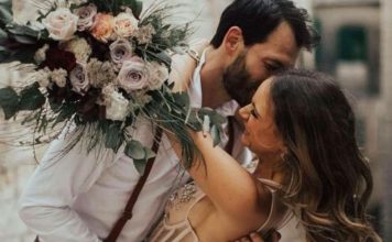 Z rožami do njenega srca