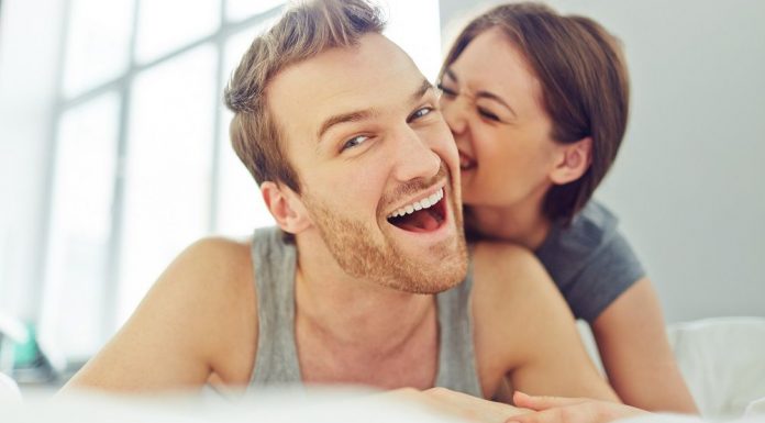 6 znanstveno dokazanih stvari, ki moške ženskam naredijo bolj privlačne