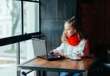 Zakaj omejiti globino komunikacije online?