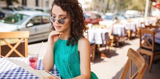 Ljubezenski GPS: Kako navigirati skozi labirint samskosti in najti svojega sanjskega partnerja