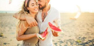 Zakaj je poletje pravi čas, da preizkusiš spletne zmenke?