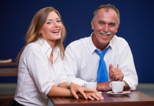 Zakaj nekatere ženske privlačijo starejši moški?