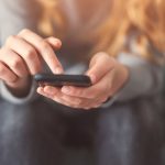 ona-on-iskanje-ljubezni-telefon