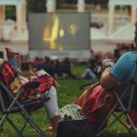 zmenek-ona-on-kino-na-prostem