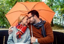 Sezona “iskanja objemov”: Zakaj si v hladnejših dneh vsi želimo partnerja?