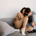 ona-on-par-crkljanje-cuffing-season