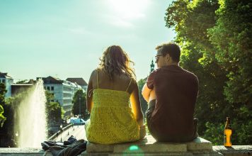 5 načinov, kako prebuditi kemijo na zmenku