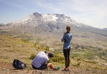 Ljubezen v gibanju: kako šport in pohodništvo povežeta samske